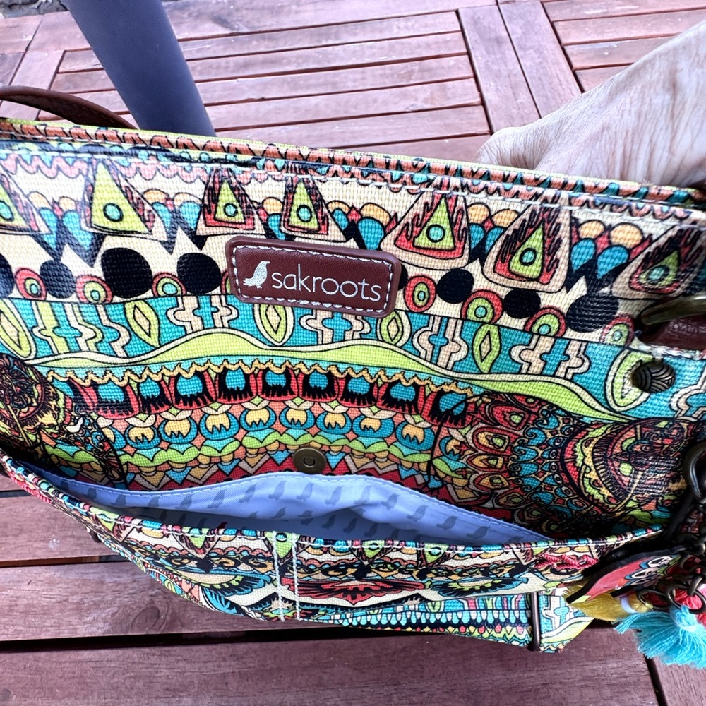 SAKROOTS Multi Colored Shoulder Tote Bag - Picture 3 of 9
